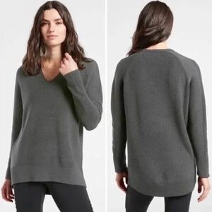 Athleta Hanover V-Neck Sweater XS Dark Gray Merino Wool Blend‎